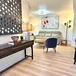 Upgraded Suite - Easy Access To Uptown #N29