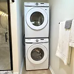 Upgraded Suite - Easy Access To Uptown #N29