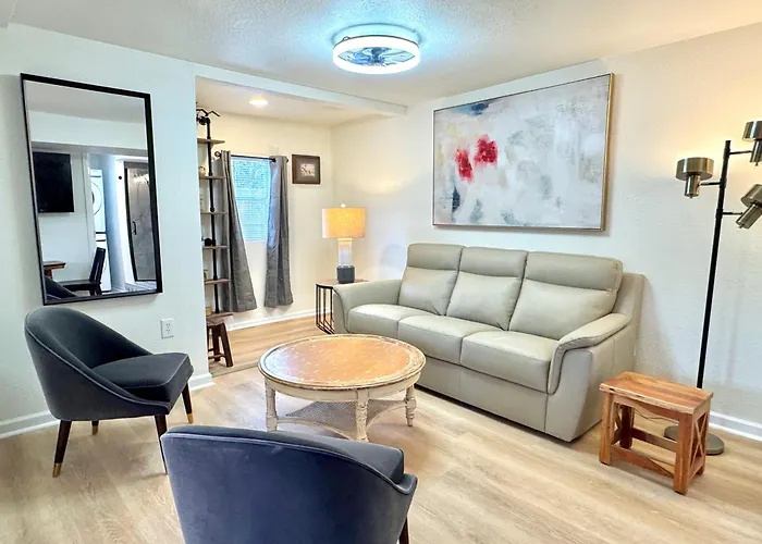 Upgraded Suite - Easy Access To Uptown #N29