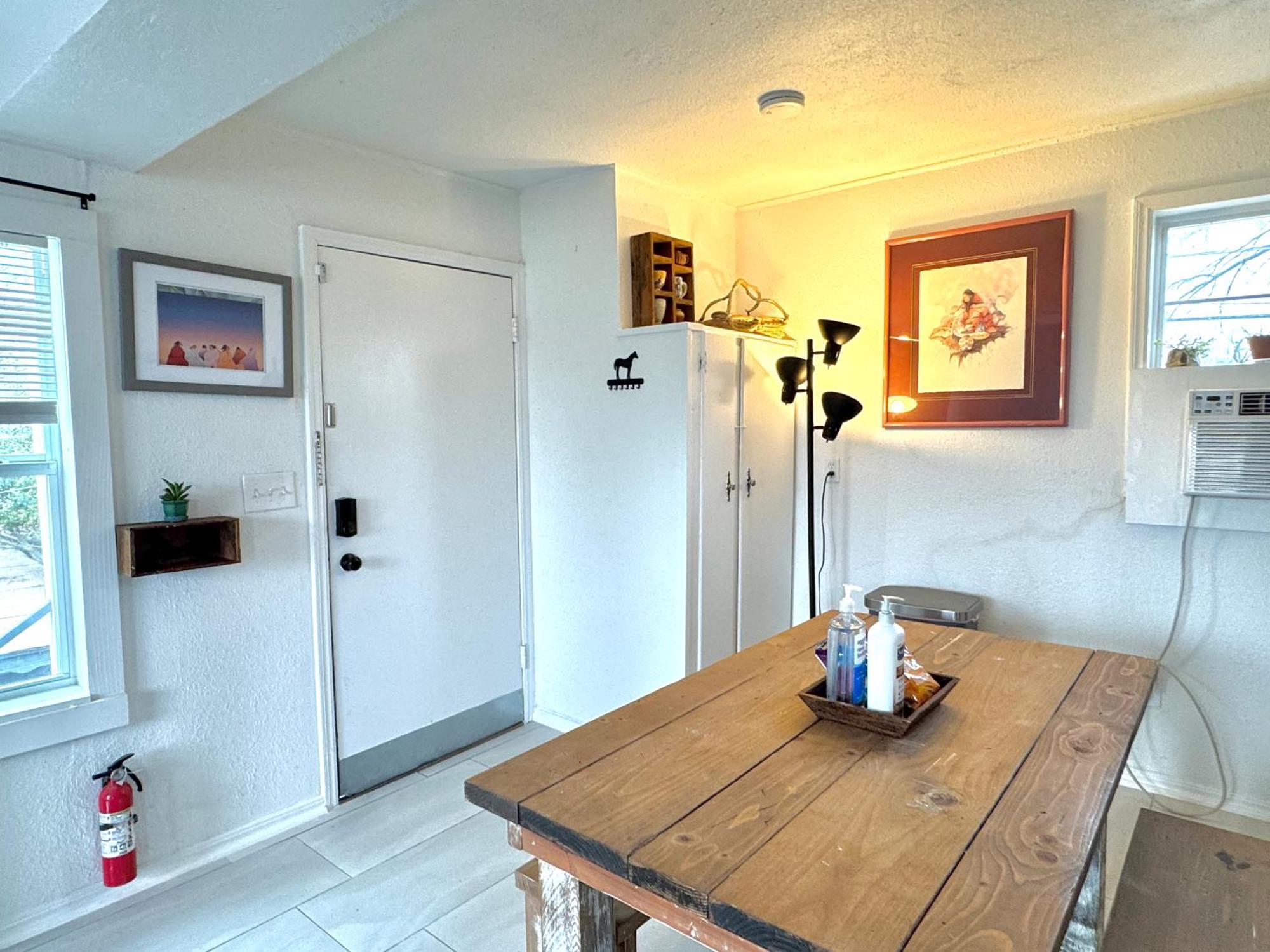 Holiday home Upgraded - Easy Access To Uptown #n29 *