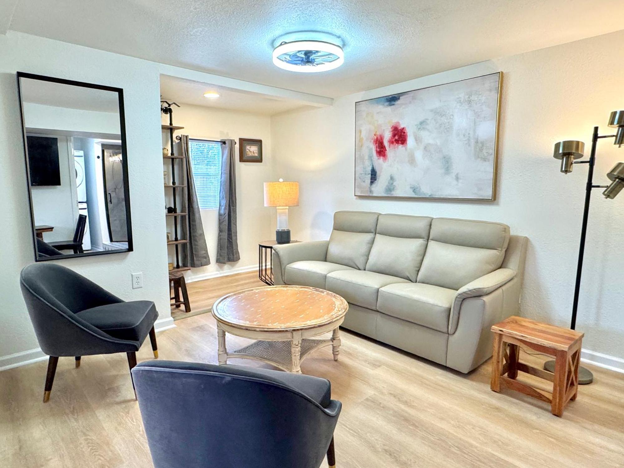 Holiday home Upgraded - Easy Access To Uptown #n29 Oklahoma City