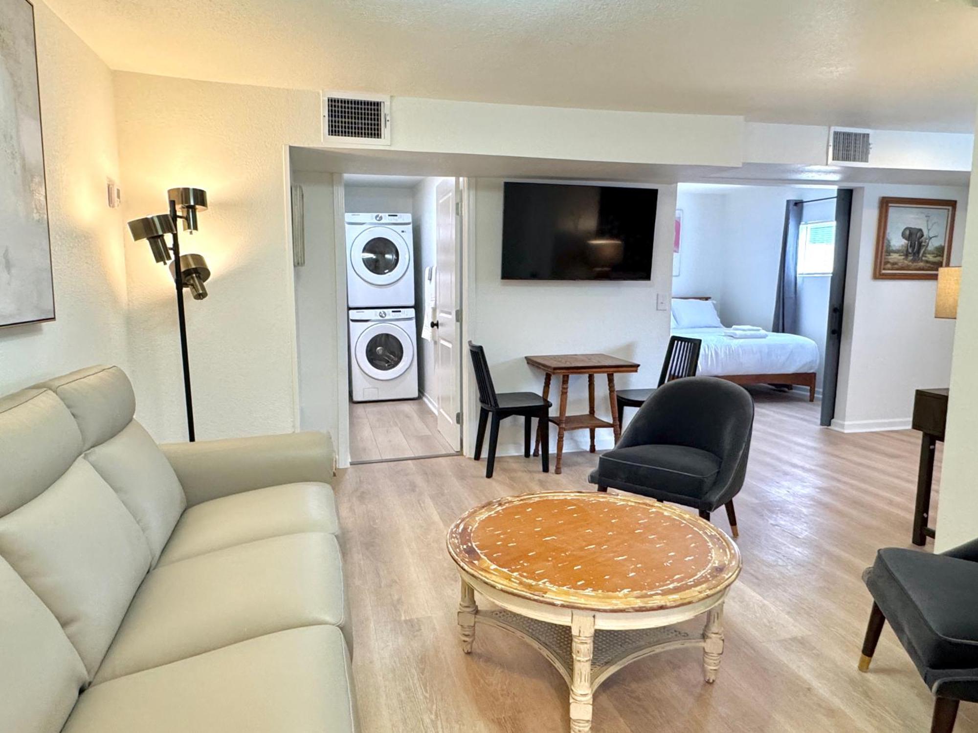 Upgraded - Easy Access To Uptown #n29 Holiday home